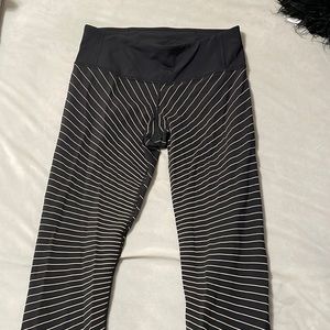 Size 10 lululemon leggings reflective detail